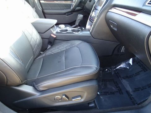 Used 2018 Ford Explorer Platinum image 13