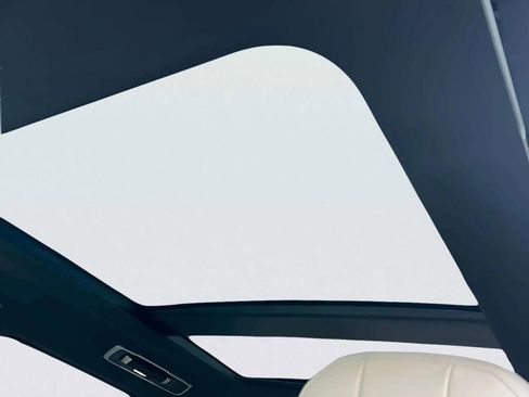 Used 2023 Land Rover Range Rover SE image 24