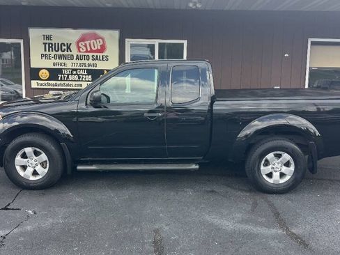 Used 2009 Nissan Frontier SE w/ SE Value Truck Pkg AWD/4WD image 2