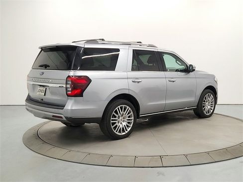Used 2024 Ford Expedition Limited image 7