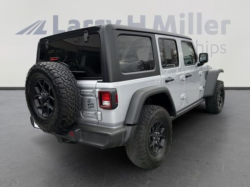 Used 2024 Jeep Wrangler Willys image 8