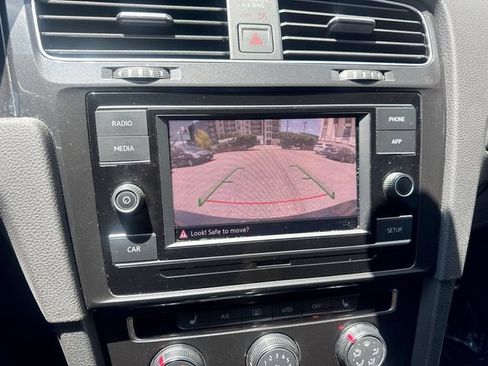Used 2019 Volkswagen Golf S AWD/4WD image 23