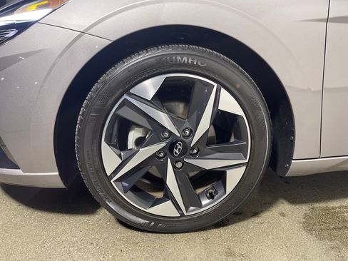 Certified 2022 Hyundai Elantra SEL w/ Convenience + Premium Package image 11