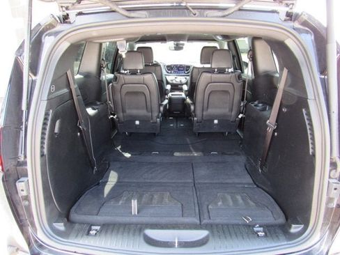 Used 2025 Chrysler Pacifica Select FWD image 37