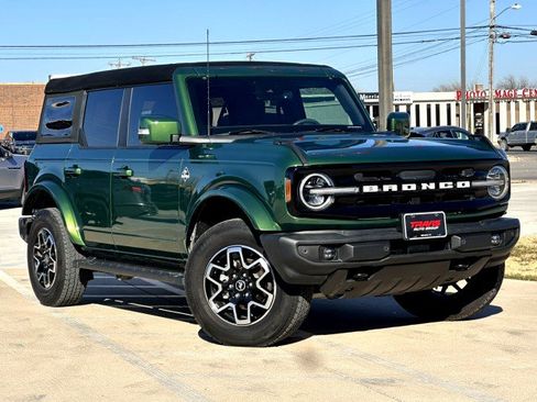 Used 2024 Ford Bronco Outer Banks image 3
