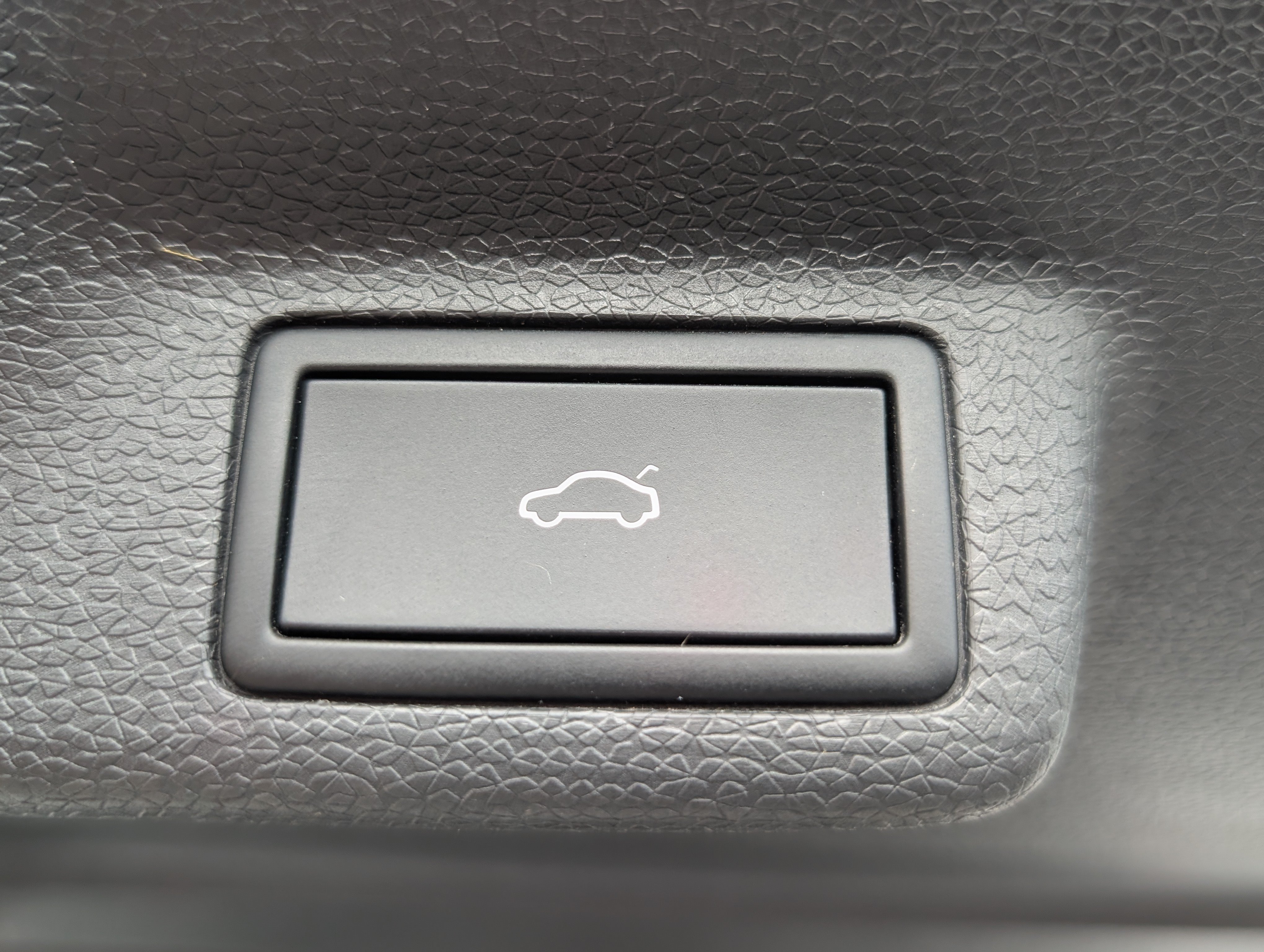 Used 2025 Volkswagen ID. Buzz Pro S RWD image 14