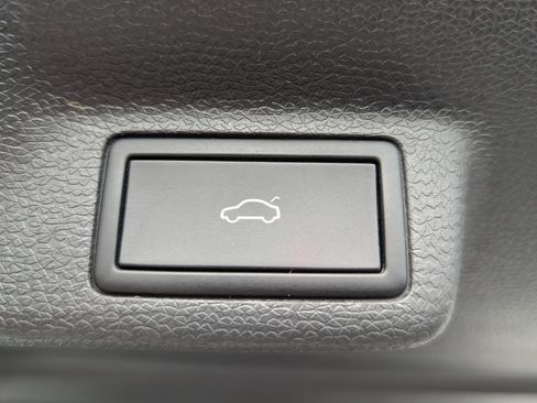 Used 2025 Volkswagen ID. Buzz Pro S Plus RWD image 14