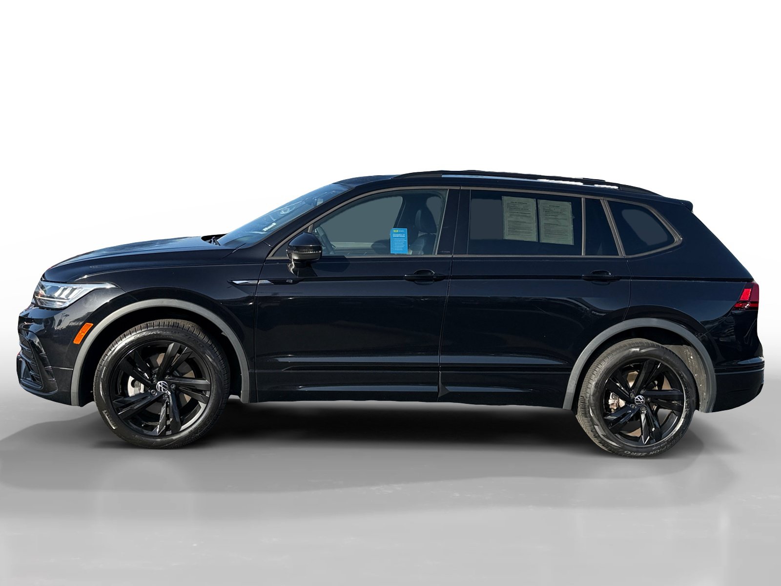 Certified 2023 Volkswagen Tiguan SE R-Line FWD image 2