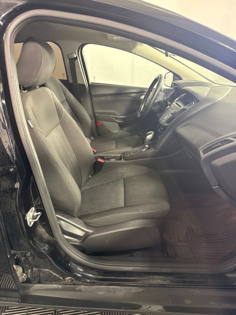 Used 2016 Ford Focus SE FWD image 16