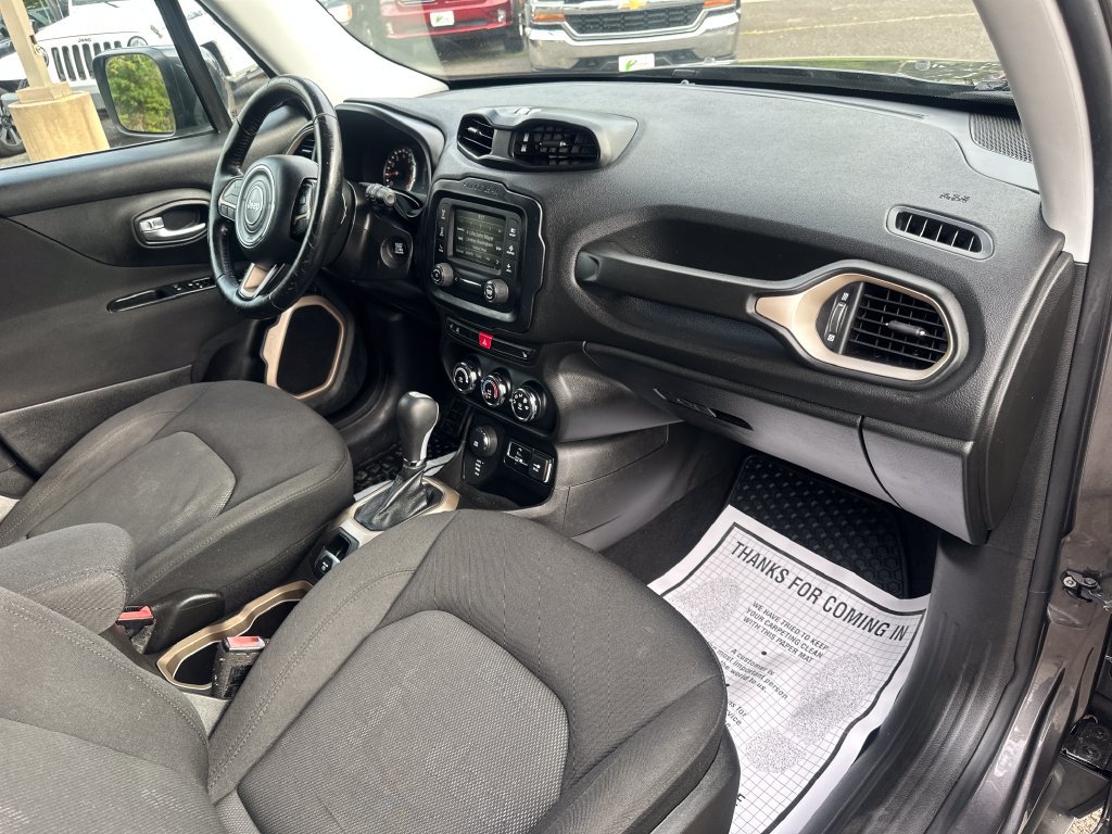 Used 2017 Jeep Renegade Latitude w/ Cold Weather Group AWD/4WD image 18
