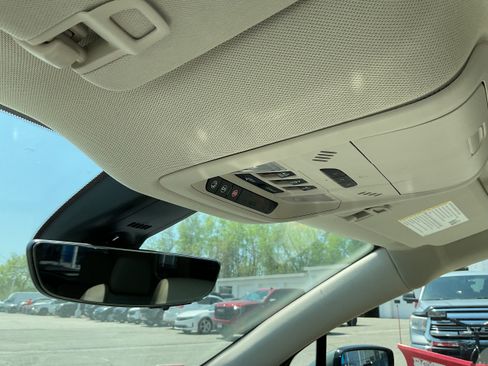 Used 2022 Buick Enclave Essence w/ Experience Buick Package image 11