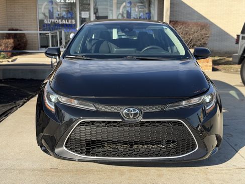 Used 2021 Toyota Corolla LE image 2