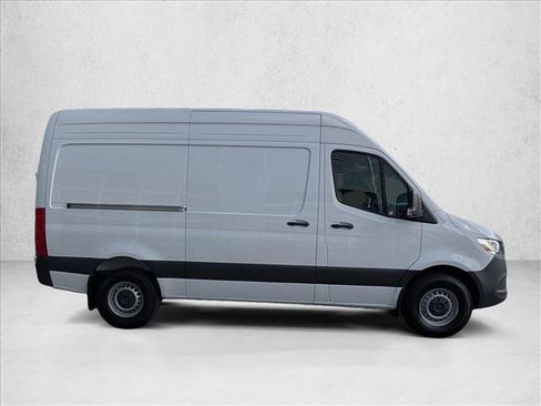 Used 2024 Mercedes-Benz Sprinter 2500 image 4