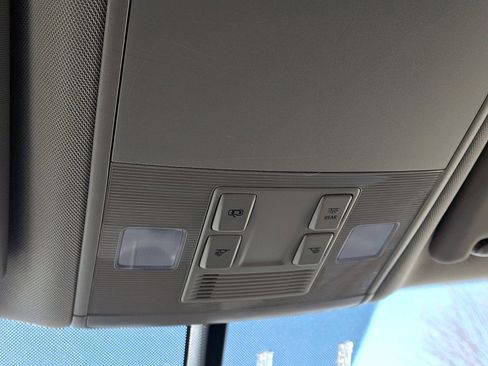 Used 2020 Volkswagen Atlas S image 32