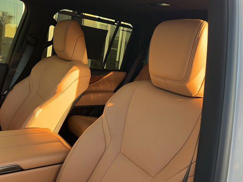 Certified 2025 Lexus LX 600 4WD w/ Accessory Package (Z1) image 32