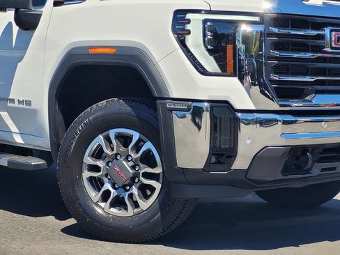 Used 2025 GMC Sierra 2500 SLT w/ SLT Convenience Package AWD/4WD image 9