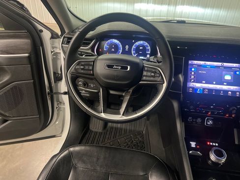 Used 2023 Jeep Grand Cherokee Limited AWD/4WD image 18