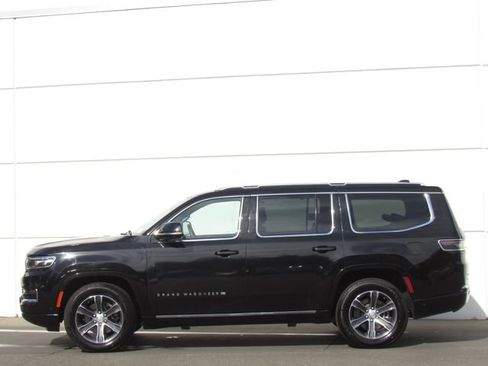 Used 2023 Jeep Grand Wagoneer 4WD image 4