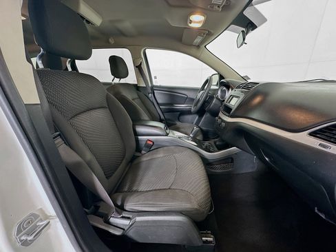Used 2017 Dodge Journey SXT w/ Comfort/Convenience Group FWD image 29