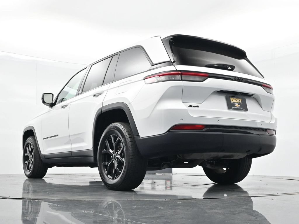 Used 2024 Jeep Grand Cherokee Altitude AWD/4WD image 30