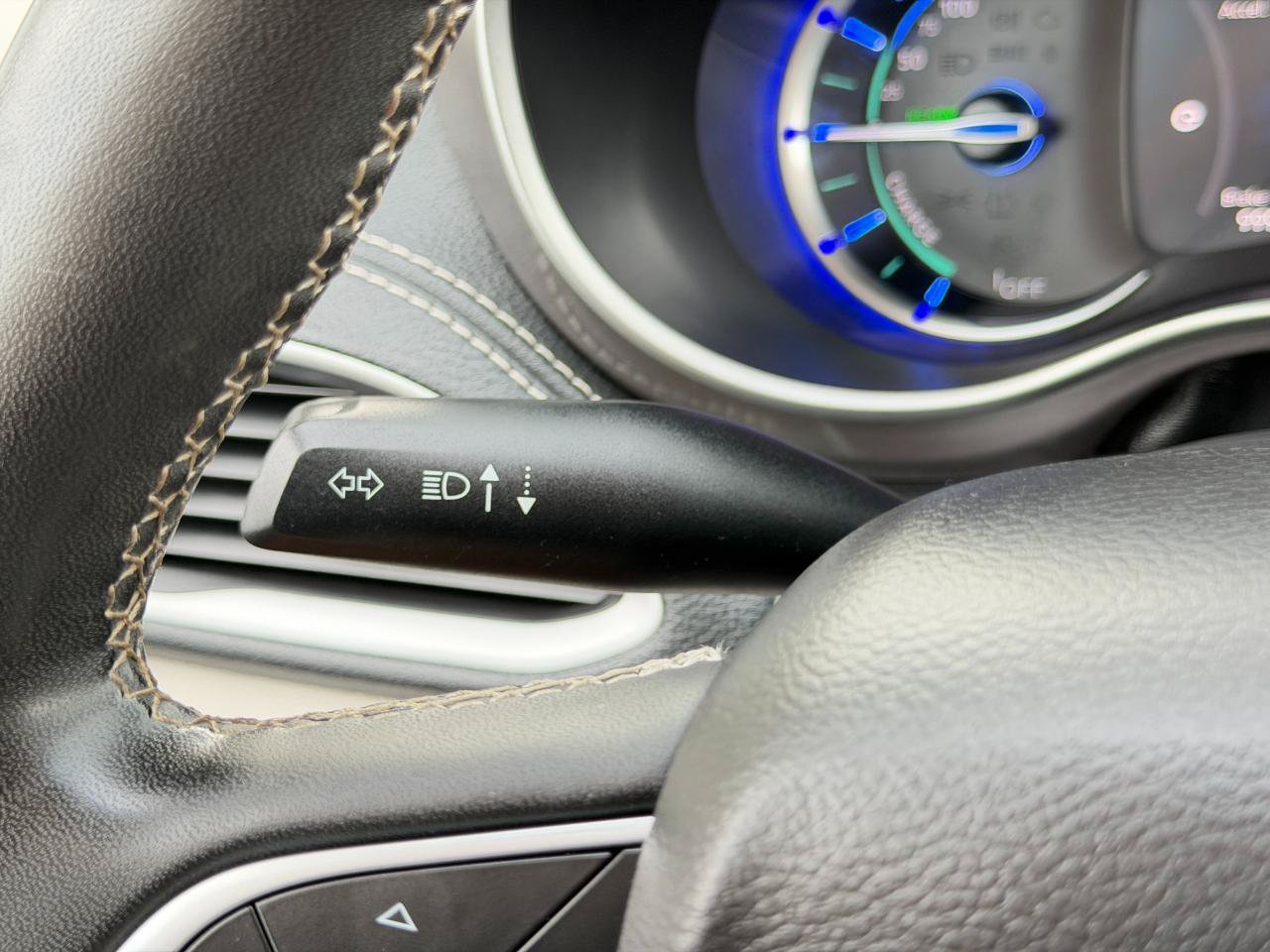 Used 2022 Chrysler Pacifica Touring-L FWD image 71