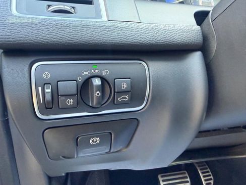 Used 2016 Volvo XC60 T6 R-Design image 13