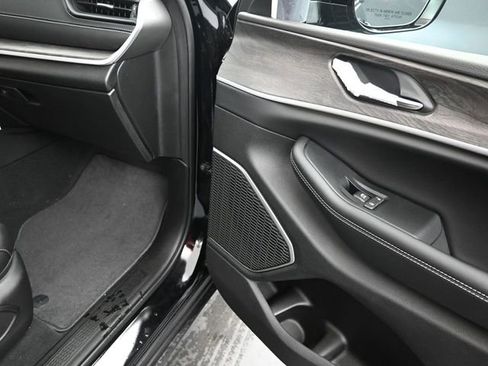 New 2026 Jeep Grand Cherokee Limited RWD image 24