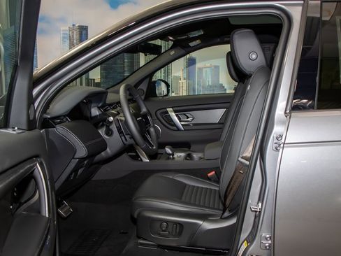 Certified 2025 Land Rover Discovery Sport Dynamic SE image 20