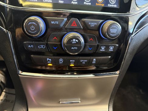 Used 2020 Jeep Grand Cherokee Limited image 28