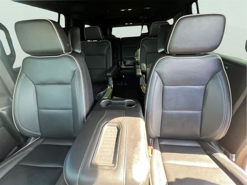 Used 2023 GMC Yukon XL SLT w/ SLT Luxury Package RWD image 27