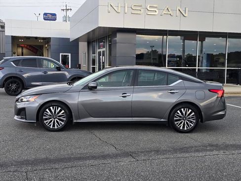 Used 2024 Nissan Altima 2.5 SV w/ SV Premium Package FWD image 23