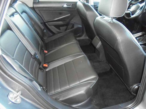 Used 2024 Volkswagen Jetta SE FWD image 10