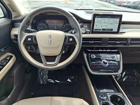 Used 2022 Lincoln Corsair AWD w/ Premium Package image 11