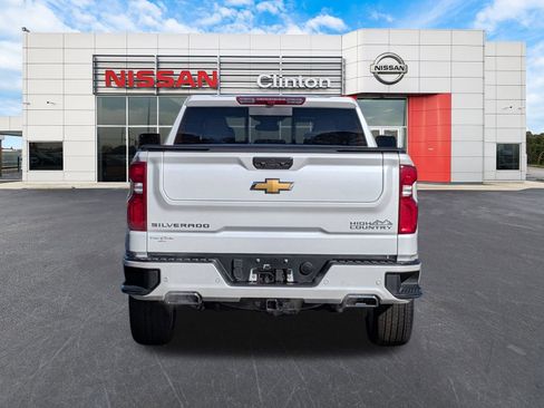 Used 2025 Chevrolet Silverado 1500 High Country w/ High Country Premium Package AWD/4WD image 4