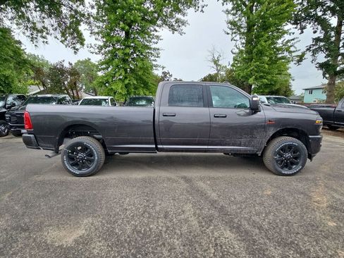 New 2026 RAM 2500 Laramie w/ Night Edition AWD/4WD image 8