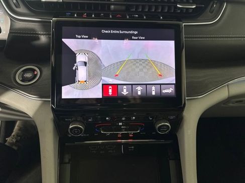 Used 2022 Jeep Grand Cherokee Overland w/ Advanced Protech Group III image 22