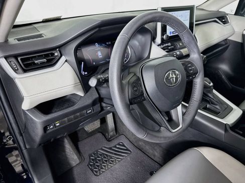 Used 2023 Toyota RAV4 XLE Premium FWD image 9