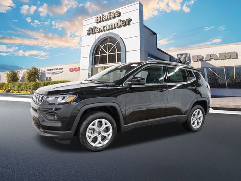 New 2025 Jeep Compass Latitude w/ Sun & Sound Group image 9