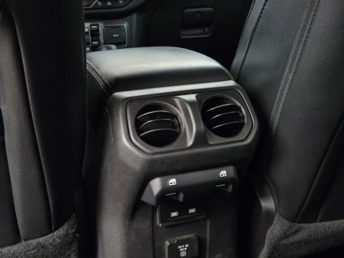 Used 2023 Jeep Wrangler Unlimited Sahara image 17