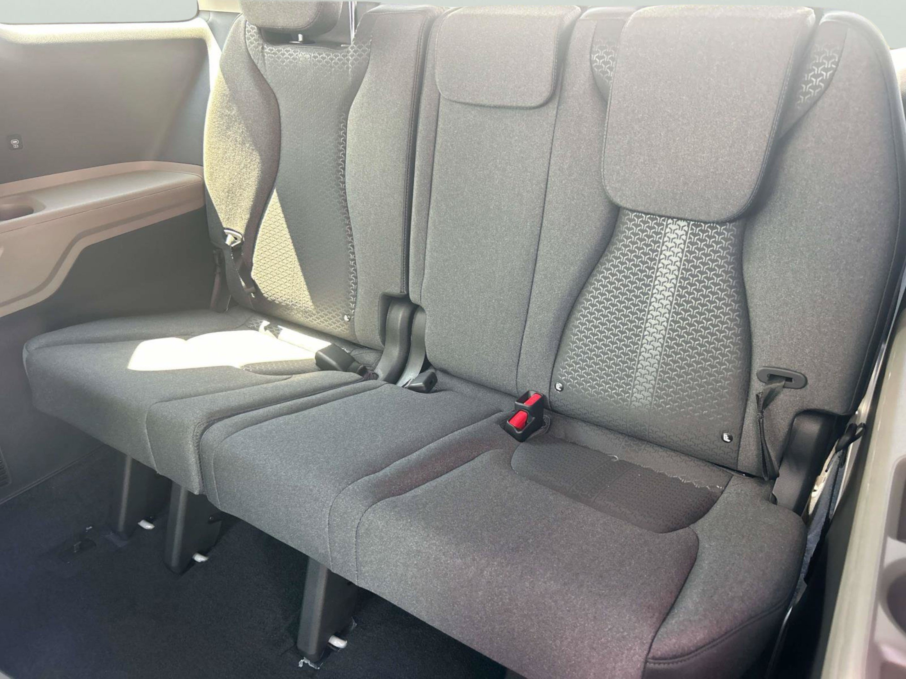 New 2027 Kia Carnival LX FWD image 17