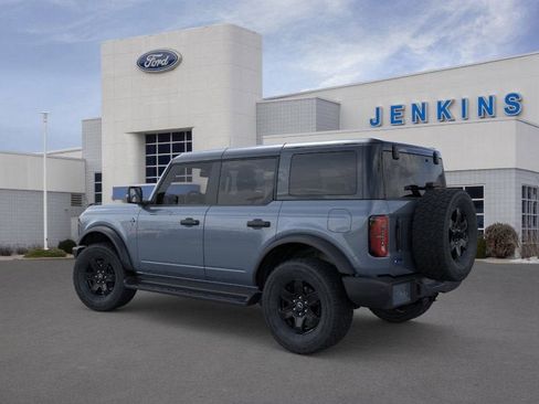 New 2025 Ford Bronco Outer Banks w/ Black Appearance Package image 4