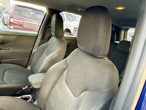 Used 2016 Jeep Renegade Latitude image 21