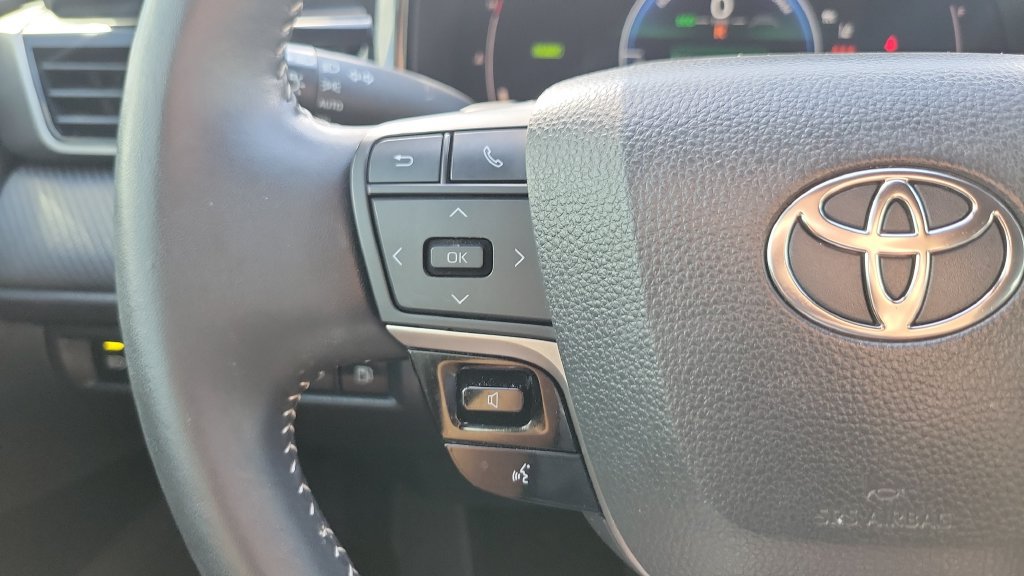 Used 2025 Toyota Camry SE w/ Multimedia Upgrade Package FWD image 20