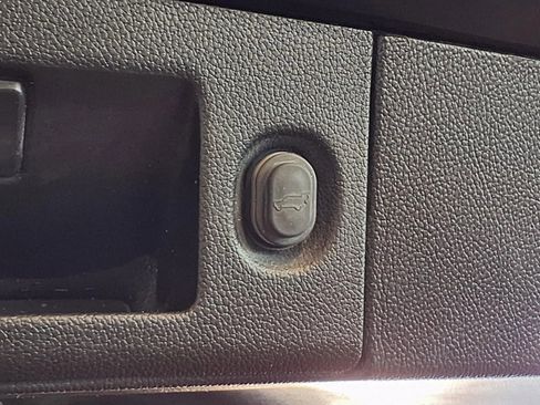 Used 2020 Cadillac Escalade Luxury image 7