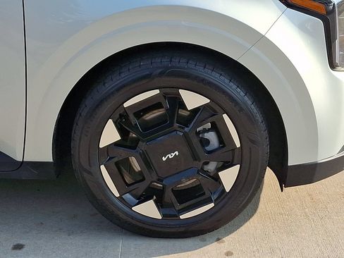 Used 2026 Kia Carnival EX FWD image 8