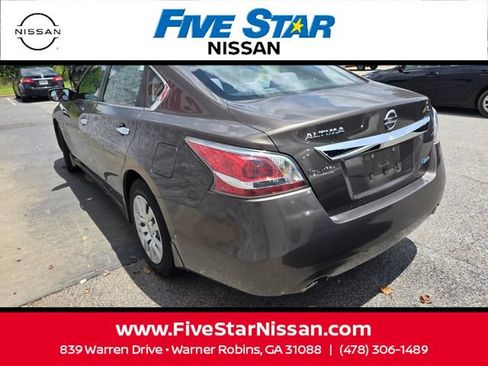 Used 2014 Nissan Altima 2.5 S w/ Display Audio Package FWD image 9