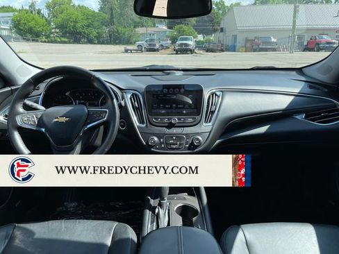Used 2017 Chevrolet Malibu LT w/ Leather Package FWD image 14