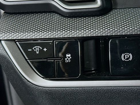 Used 2023 Kia Sportage LX image 16