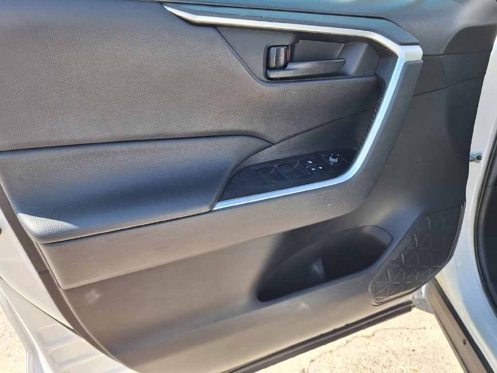Used 2021 Toyota RAV4 LE FWD image 28