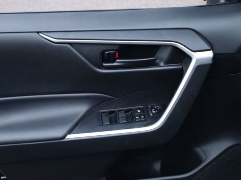 Used 2021 Toyota RAV4 LE image 24